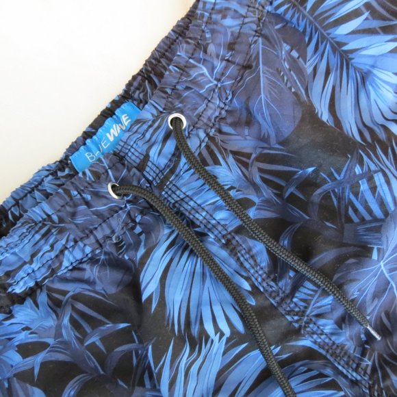 Multi Blue Black Tropical Men's Swim Trunks, Size 30. - Picture 2 of 3
